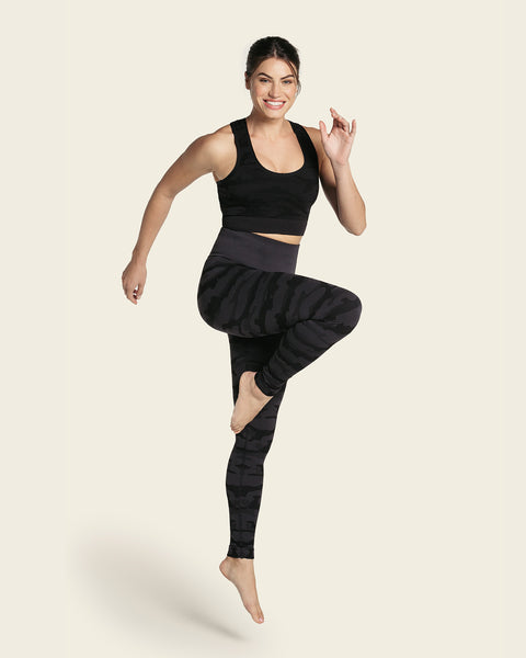 Women's Contour Power Waist High-Waisted Textured Capri Leggings 22 - All  in Motion Black XS
